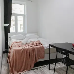 Affordable 5-br Shared / Enkplatz U3 Getaway Wien