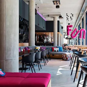 Moxy Airport Szálloda